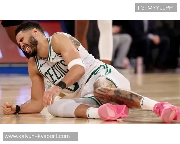 詹姆斯与塔图姆高尔夫球会面照片引热议昨天竟未比赛的真相揭秘 詹姆斯与塔图姆高尔夫球会面照片引热议昨天竟未比赛的真相揭秘