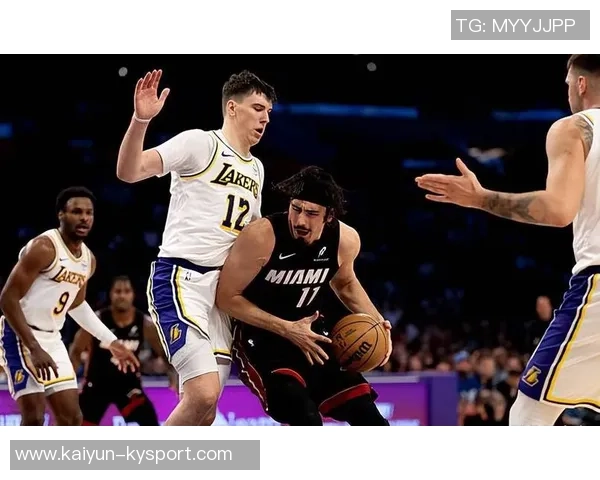 哈克斯开季表现出色场均157分7篮板期待保持健康状态