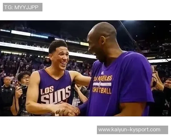 布克谈球队信任建立过程强调夏季训练的重要性与团队凝聚力