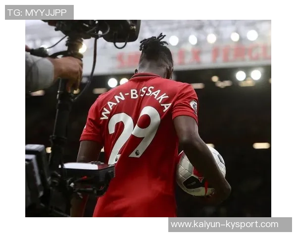 曼联青训旧将切斯特重返俱乐部积累教练经验助力未来发展