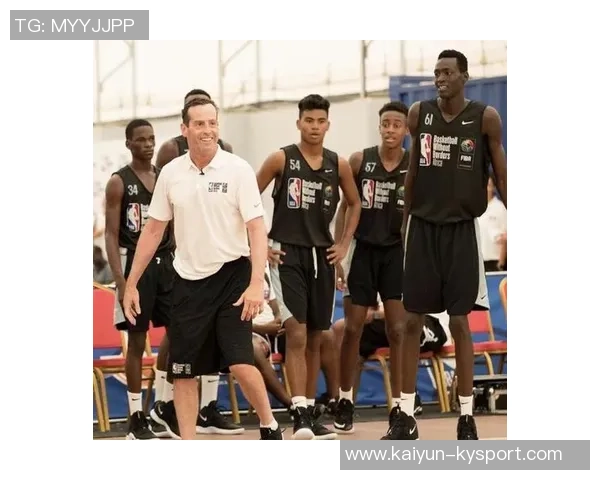 火箭队需突破体型限制改善空间布局与进攻多样性才能重回巅峰