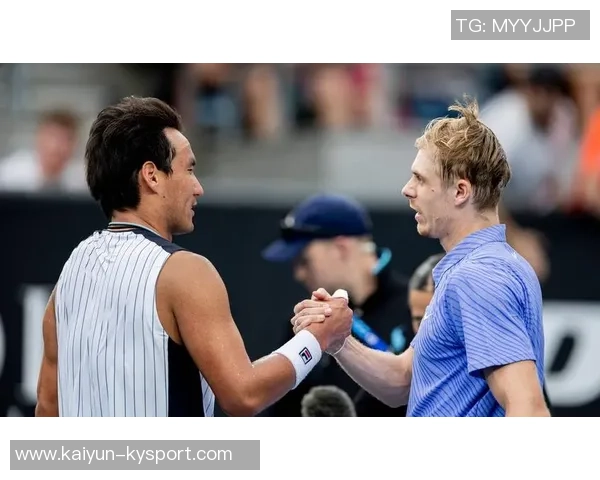 奥特布克在比赛中展现卓越掌控力面对包夹与强对抗依然做出明智决策